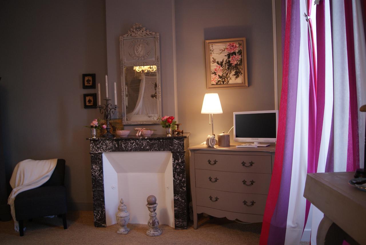 La Maison Du Baloir Thaire Room photo