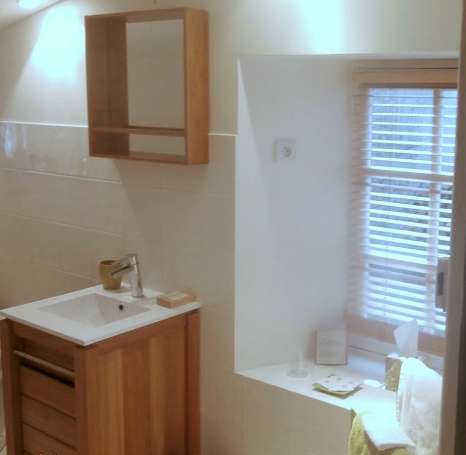 La Maison Du Baloir Thaire Room photo