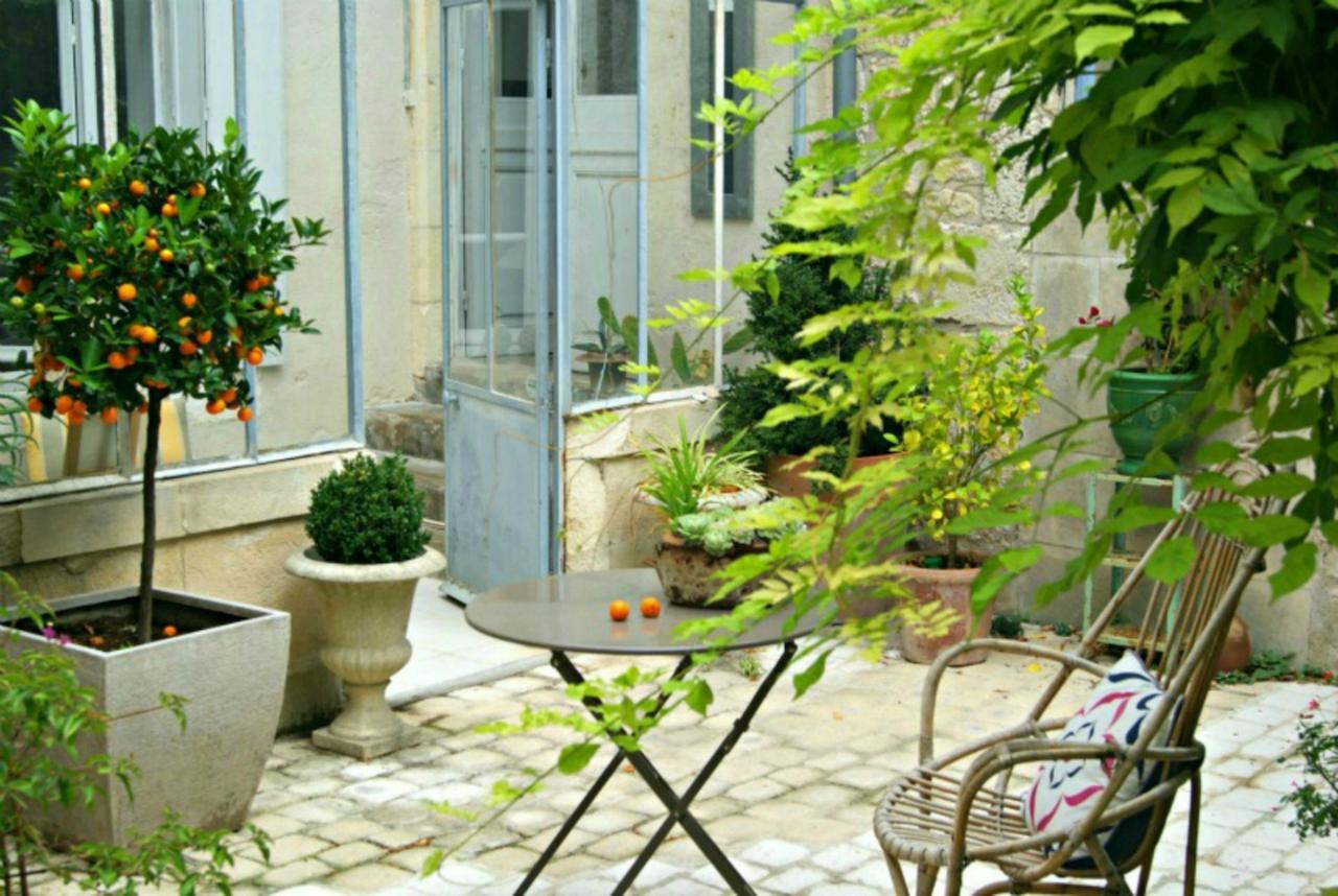 La Maison Du Baloir Thaire Exterior photo